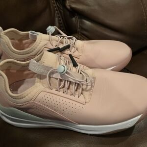 Like new clove nursing shoe